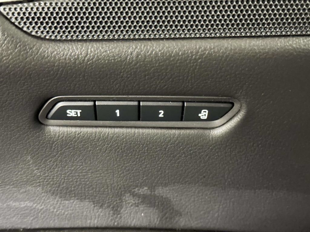 Used 2019 Cadillac XT5 Luxury FWD image 19