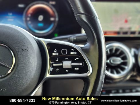 Used 2022 Mercedes-Benz EQB 350 4MATIC image 29