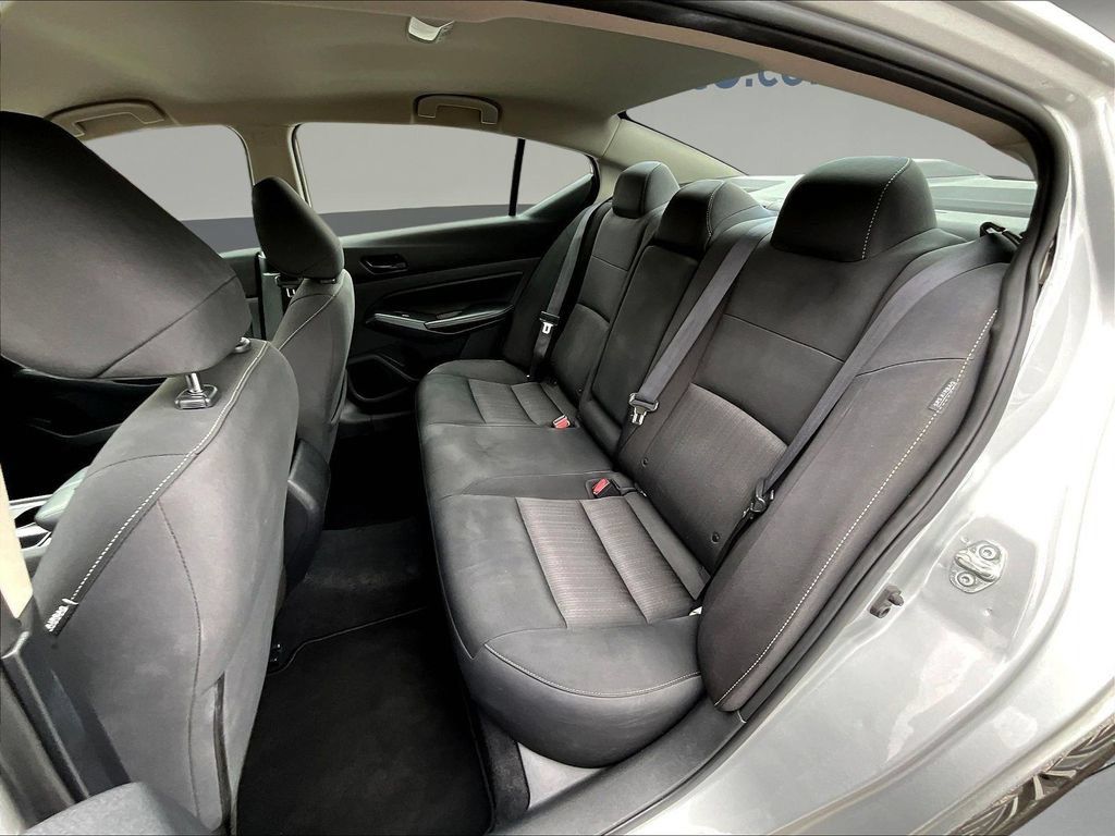 Used 2024 Nissan Altima 2.5 SV FWD image 23
