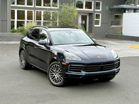 Used 2022 Porsche Cayenne Platinum Edition image 5