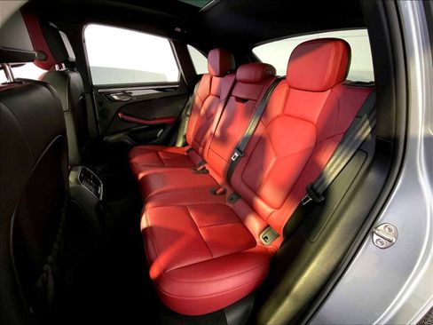 Certified 2023 Porsche Macan image 24