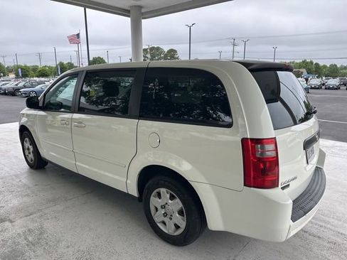 Used 2010 Dodge Grand Caravan SE w/ Climate Group FWD image 4