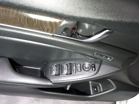 Used 2021 Honda Accord EX-L image 9