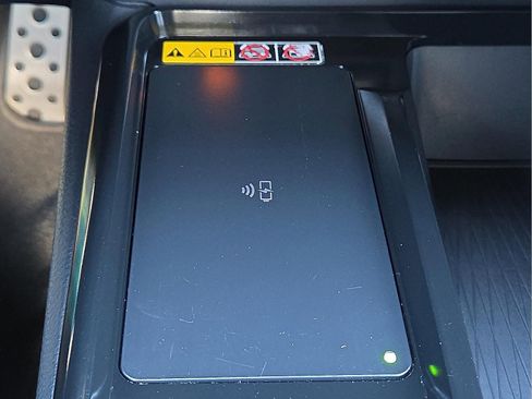 Used 2025 Toyota Camry SE image 18