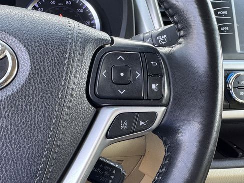 Used 2019 Toyota Highlander XLE image 31