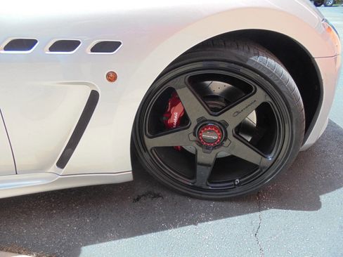 Used 2014 Maserati GranTurismo Sport RWD image 32
