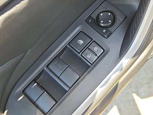 Used 2020 Toyota RAV4 XLE w/ Convenience Package AWD/4WD image 23
