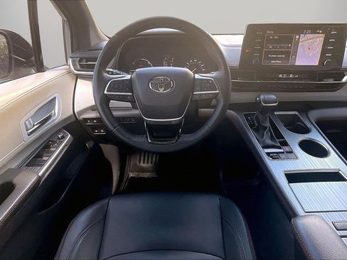 Used 2023 Toyota Sienna XSE image 12