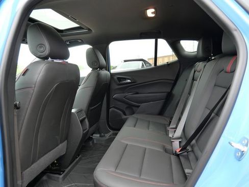 Used 2024 Chevrolet Trax RS w/ Sunroof Package FWD image 13