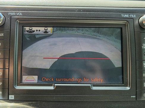 Used 2013 Toyota Sienna XLE image 32