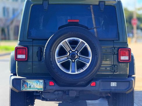 Used 2021 Jeep Wrangler Unlimited Sahara image 4