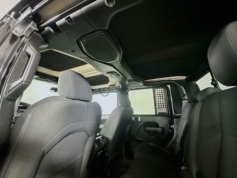 Used 2022 Jeep Gladiator Willys image 12