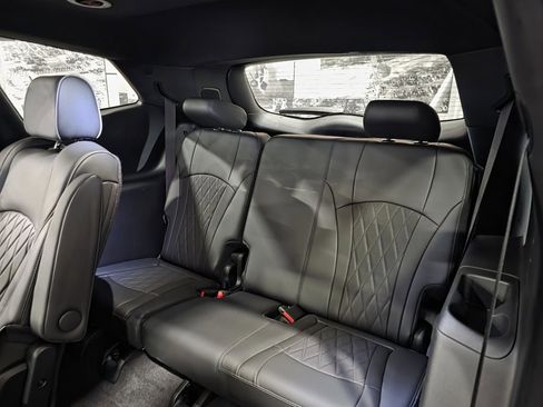 Used 2024 Buick Enclave Avenir w/ Avenir Technology Package image 22