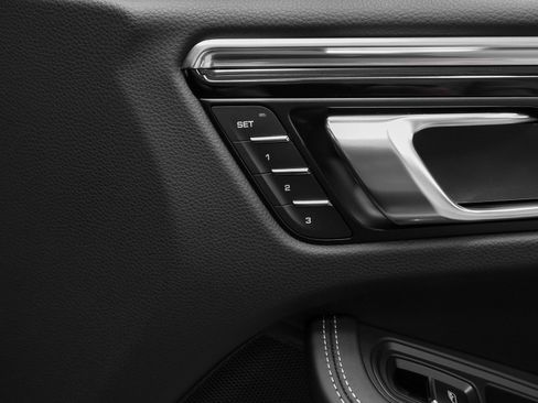 Certified 2026 Porsche Macan AWD/4WD image 20