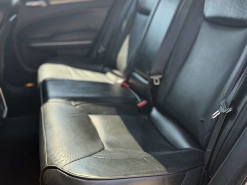 Used 2019 Chrysler 300 Limited image 17