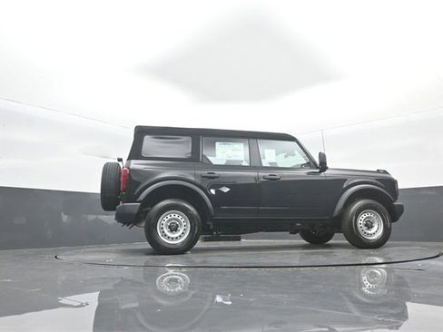 New 2025 Ford Bronco Base image 39