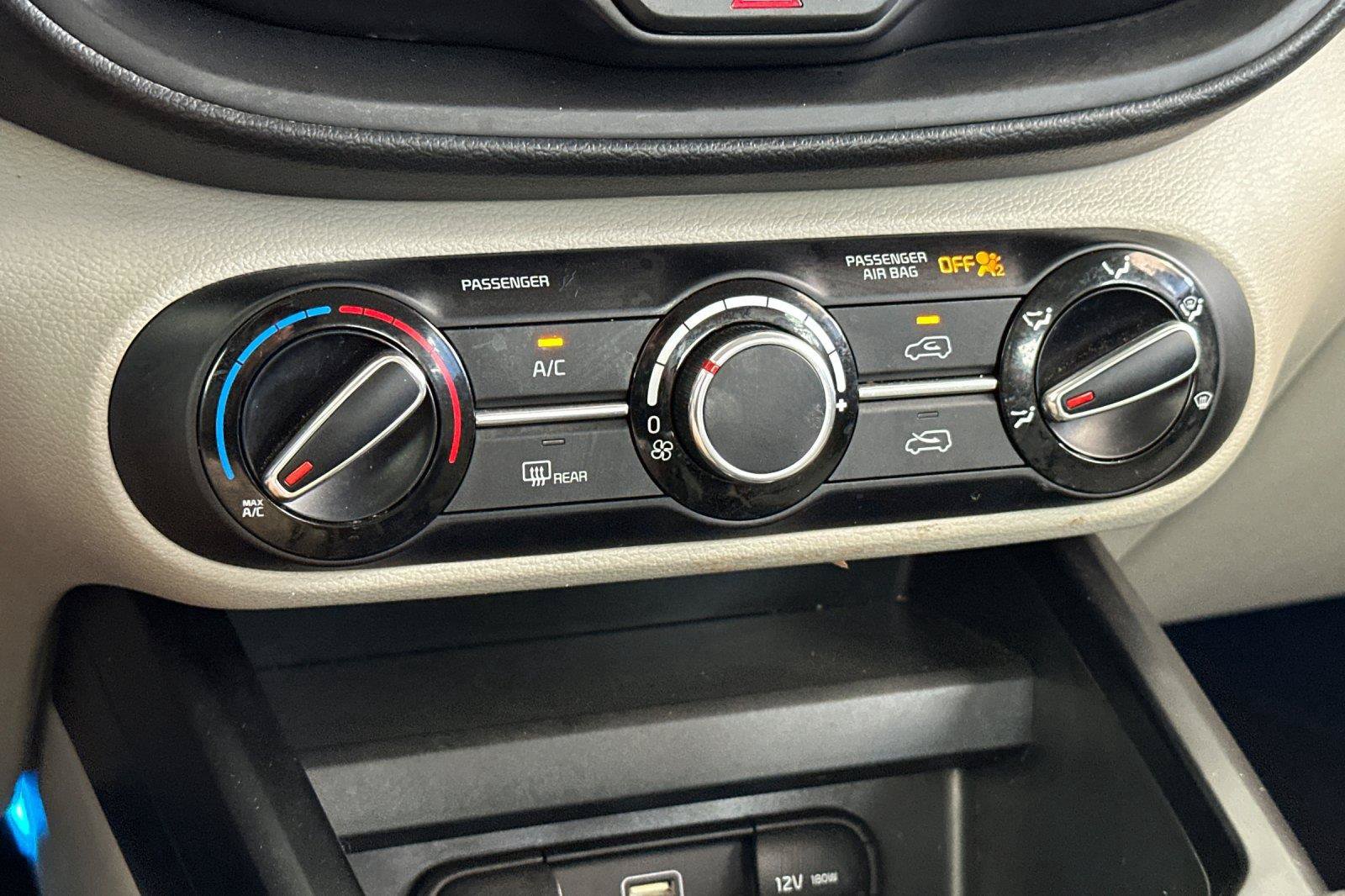 Used 2023 Kia Soul LX w/ LX Technology Package FWD image 19