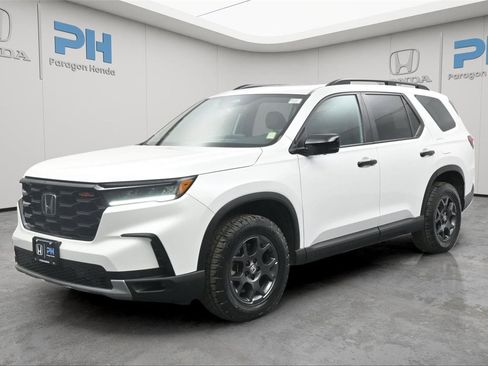 Certified 2025 Honda Pilot TrailSport image 1