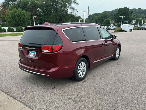 Used 2018 Chrysler Pacifica Touring-L w/ Advanced Safetytec Group FWD image 3