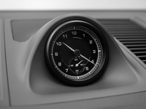 Used 2025 Porsche Macan image 34