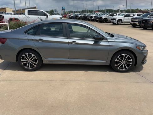 Used 2025 Volkswagen Jetta Sport FWD image 2