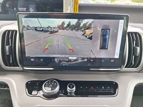 New 2025 Ford Expedition Active image 11