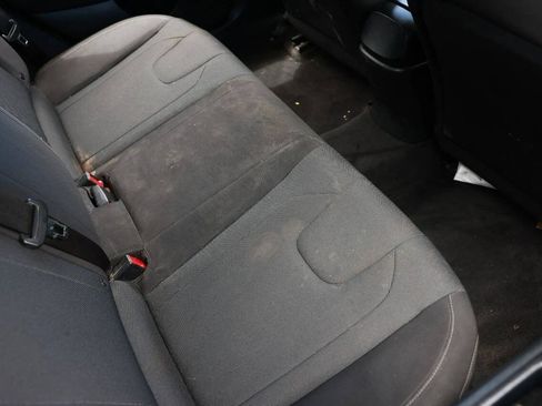 Used 2021 Hyundai Elantra SE FWD image 16