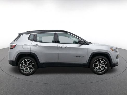 Used 2025 Jeep Compass Limited AWD/4WD image 10
