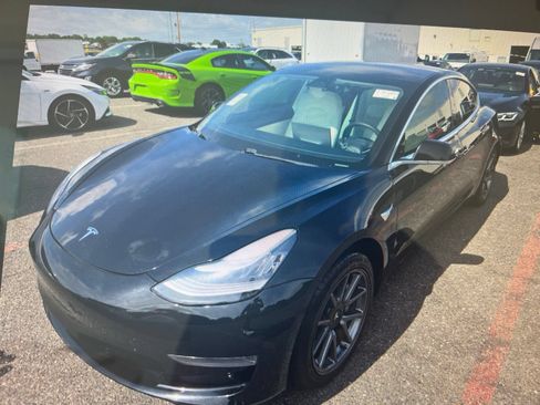Used 2020 Tesla Model 3 Standard Range RWD image 1