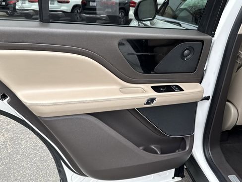 Used 2021 Lincoln Aviator Reserve image 24