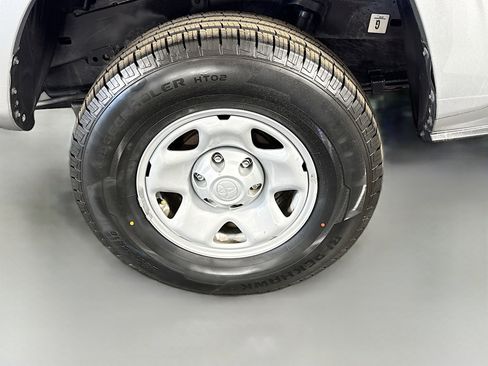 Used 2022 Toyota Tacoma SR AWD/4WD image 36