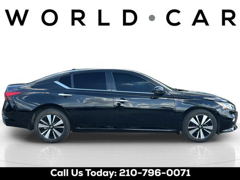 Used 2021 Nissan Altima 2.5 SL FWD image 2