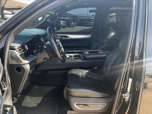 Used 2022 Jeep Grand Wagoneer Series III w/ Flexible Seating Group AWD/4WD image 9