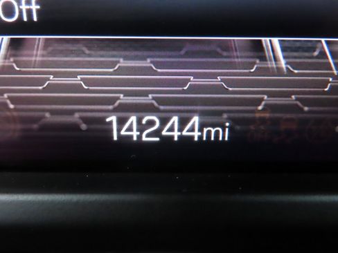 Used 2025 GMC Acadia Denali w/ Super Cruise Package image 12