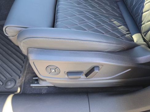 New 2025 Audi SQ5 Prestige image 11