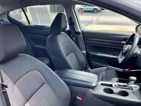 Used 2025 Nissan Altima 2.5 SV FWD image 7