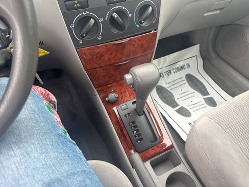 Used 2005 Toyota Corolla LE w/ Audio Value Pkg FWD image 12