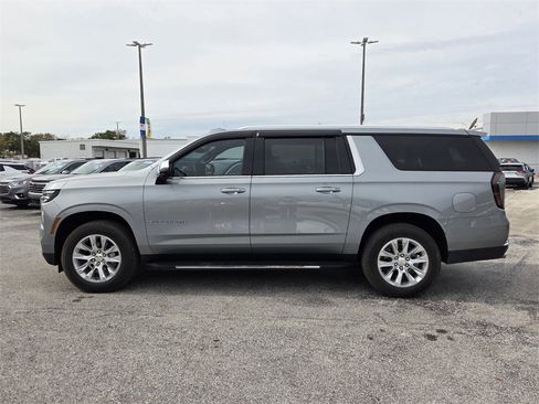 Used 2025 Chevrolet Suburban Premier image 4