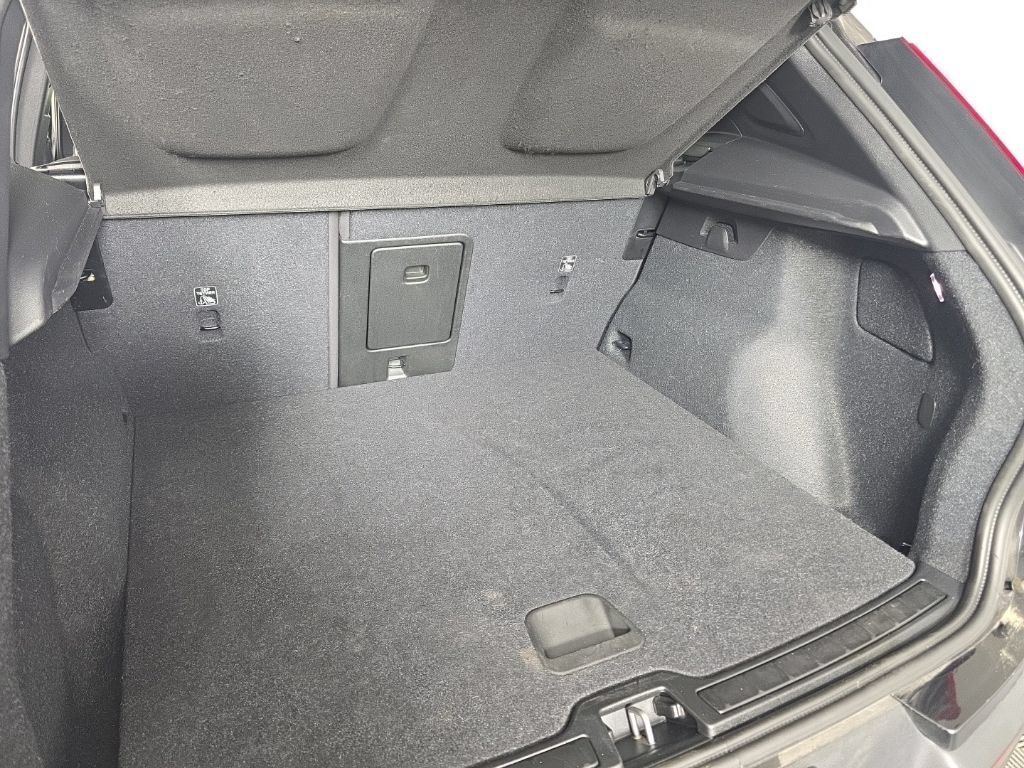Used 2024 Volvo XC40 B5 Core AWD/4WD image 31