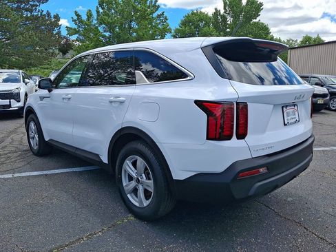 Certified 2023 Kia Sorento LX FWD image 13