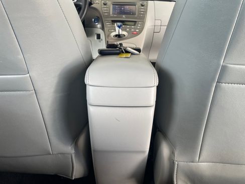 Used 2015 Toyota Prius Four image 32