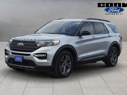 Used 2023 Ford Explorer XLT w/ Equipment Group 202A RWD image 1