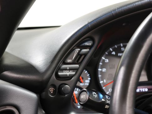 Used 2004 Chevrolet Corvette Convertible w/ Preferred Equipment Group RWD image 8