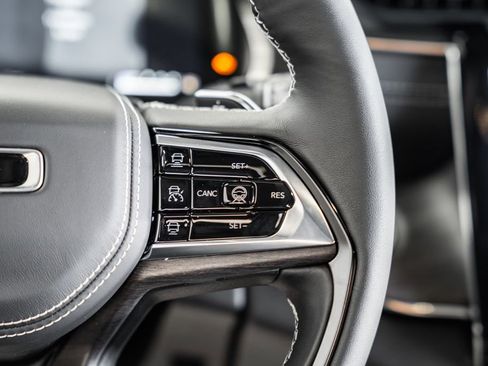 New 2025 Jeep Grand Cherokee Overland image 28