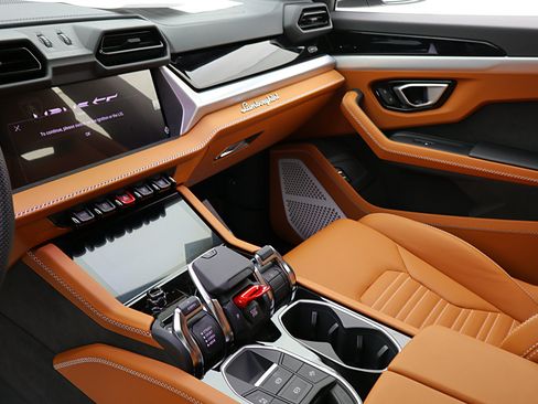 Used 2026 Lamborghini Urus SE AWD/4WD image 38