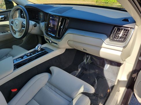 Used 2025 Volvo XC60 T8 Ultra w/ Climate Package image 13