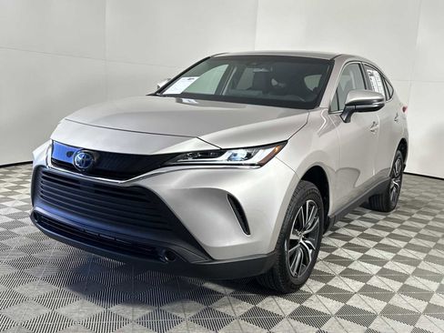 Used 2024 Toyota Venza LE image 4