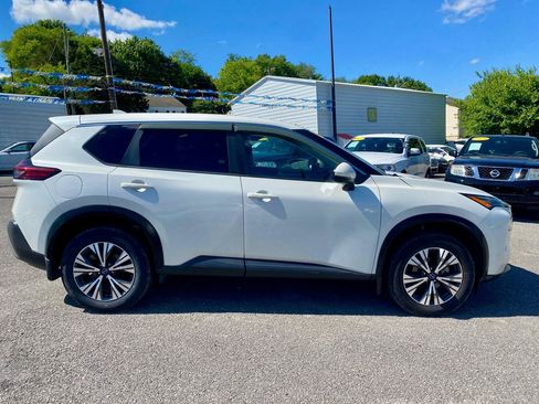 Used 2022 Nissan Rogue SV FWD image 8