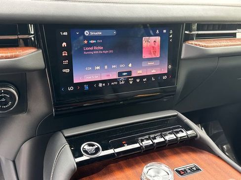 New 2025 Lincoln Navigator L Black Label AWD/4WD image 30