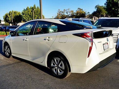 Used 2016 Toyota Prius Four FWD image 7